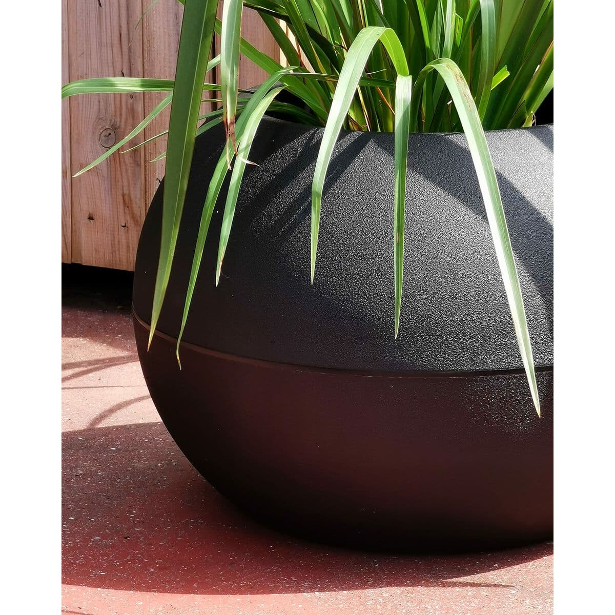 Kruka Riviera Svart Plast Rund Labda Ø 50 cm — thumbnail 2